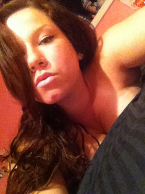 bleedsparkles:  Naked selfies at 1 am cause I can’t sleep yeah ~ 