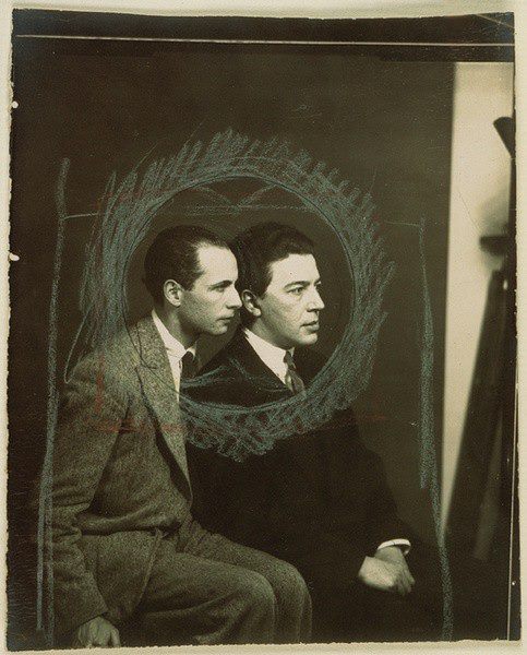 derrierelasalledebains:  Man Ray — Louis Aragon et André Breton, 1925 