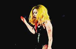 electrascunt:  i just love her so fucking much, wish i couldve been at this show
