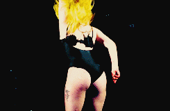 electrascunt:  i just love her so fucking much, wish i couldve been at this show