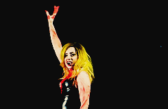 electrascunt:  i just love her so fucking much, wish i couldve been at this show