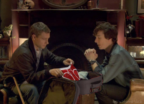 dr-watsons-dick:“Don’t you dare to forget to bring your red pants to our honeymoon, John”—Happy Red 