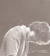 the1dblog:  Harry’s hair appreciation post 