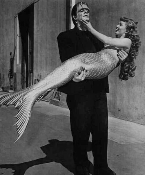 elegantly-dishevelledxo:  Glenn Strange carrying Ann Blythe in costume. 