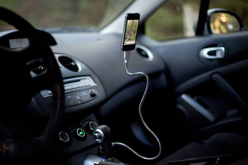industrialist:  Une Bobine, flexible and bendable stand for your smartphone.