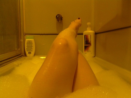 bluewafflewithsyrup:  Bubble baths always help me relax..