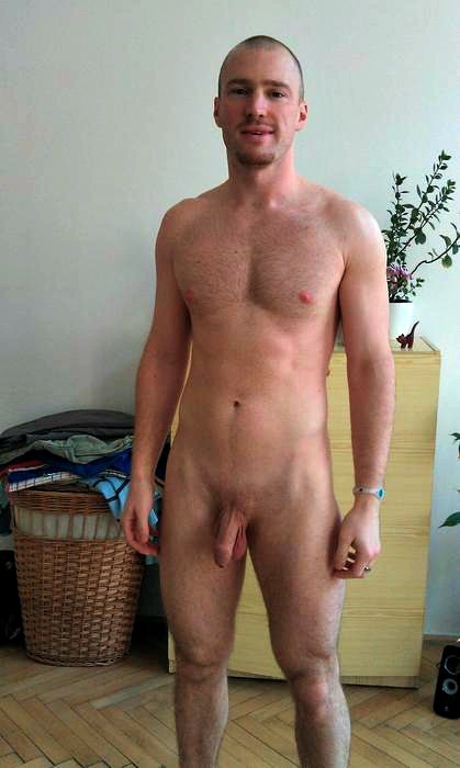 http://homme-tout-nu-2.tumblr.com/post/33420331748