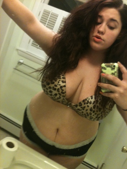 fatnfab:  fuckyeahchubbygirls:  Why are we judged negatively on feeling confident? I’m not hiding from anyone. This is me au naturale. Judge all you want.  hotty  