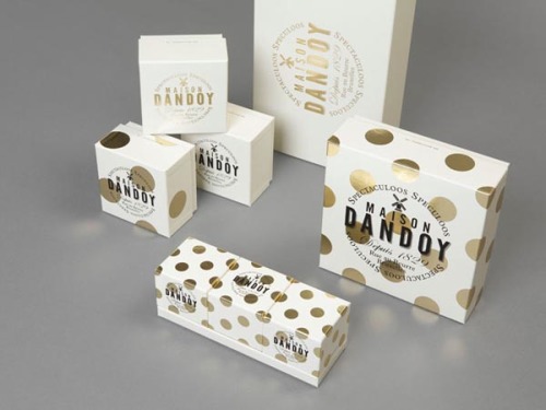 BaseElegant and fancy biscuit bakery identity from Belgium. The golden dots symbolises baked cookies