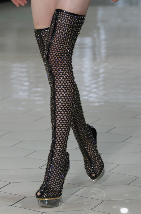 phe-nomenal:  Alexander McQueen PFW Spring 2013 rtw  Daddy would adore me in these, love AM forev. Y