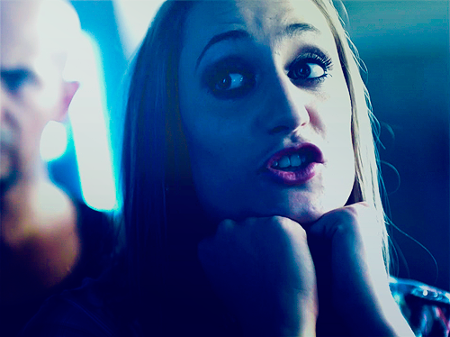 ettadunhambishop:  fangirl challenge ↳ 3/10 shows - Misfits  “Save me, Barry!”