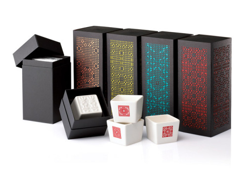 BONHO IncTaiwan Centennial Blessing Tea Gift Set consists of a box of tea leaves and cups, enveloped