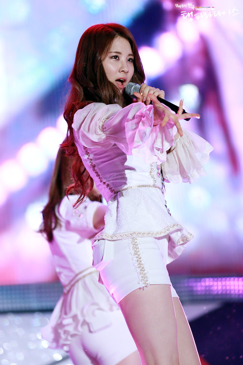 darkhand340:Seo Joo-Hyun@ 121007 Gangnam Kpop Festivalby Tangpamore photos: http://darkhand340.minus