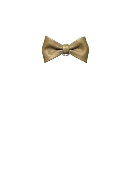 randleather:  Formal Bow Tie & Bow Tie Collar. Available for purchase in either style and many colors here.  I don’t even like wearing a collar much but these are super adorable. 