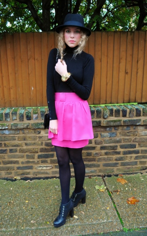 (via TAYLOR GYMER: SIMPLE# BLACK PINK)