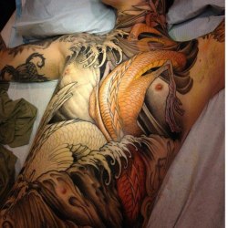 randy9bis:  des-mecs-et-des-tattoos:  Beauté en offrande. meatheadink:  wow   Fabulous tattooing: a real work of art !  :-) 