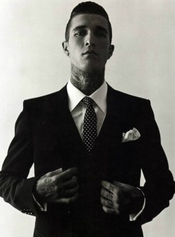 sebasdilorenzo:  Suit + Tattoo = yum 