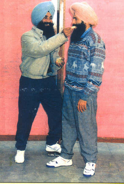 implicati-mens:  arronsingh: Today also marks the 20th anniversary of the shaheedi (martyrdom) of Harinder Singh Jinda and Sukhdev Singh Sukh…They laughed in the face of death. Harinder Singh Jinda and Sukhdev Singh Sukha were hanged to death in Pune