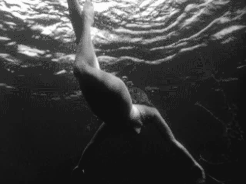 heart-shaped-apple:  submerged (Julie Adams) 
