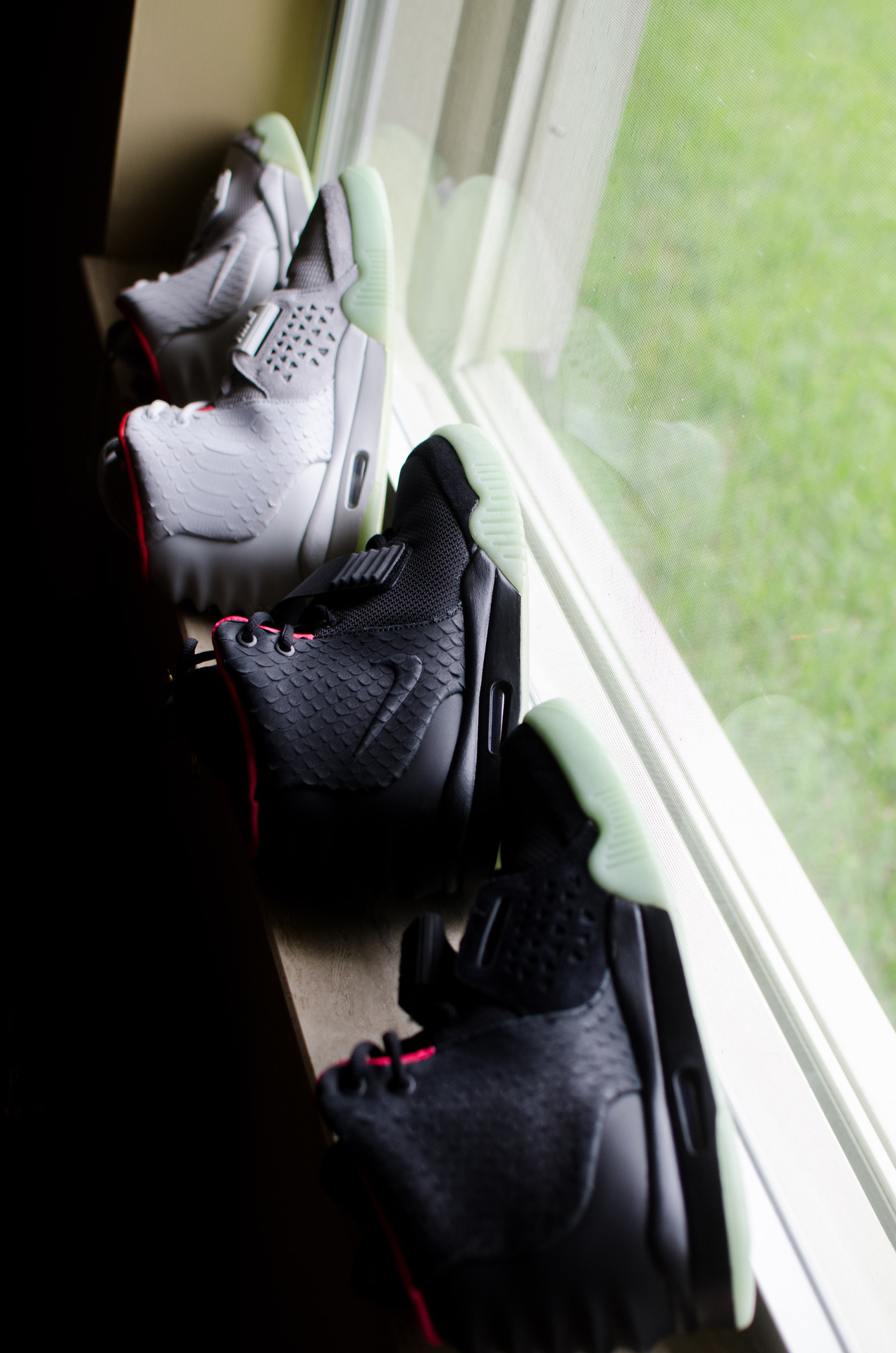 visual-dop3:  Yeezy 2s: charging.. 