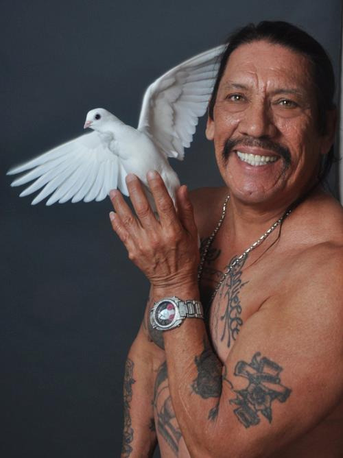 note-a-bear:doom-funk:If you’re ever feeling down, just remember that this photo exists.Danny Trejo 
