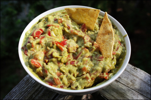 CUMIN-DUSTED CHICKEN BREASTS WITH GUACAMOLE SAUCEAdapted from Cooking Light I’m always on the 
