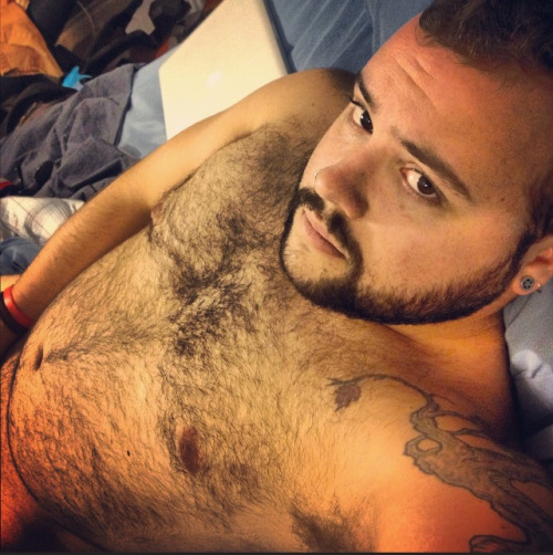 kill-kelly:  Studying got boring. Here’s my Topless/tummy Tuesday. 