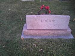 futuredoctorscompanion231:  uozumi:  breathingunderwater24:  So my friend and I went wandering around a graveyard today… This is what we saw. What makes it worse is someone left ROSES. ROSES. D’:  Why do we keep finding proof like this that we live