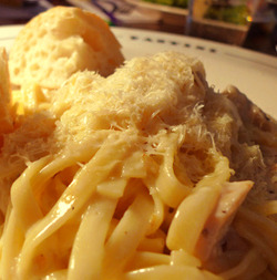 native-detroiter:   things i will never stop loving in my lifetime → fettuccine alfredo  