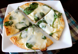 tigaers:  f-abulush:  pizza with mozzarella