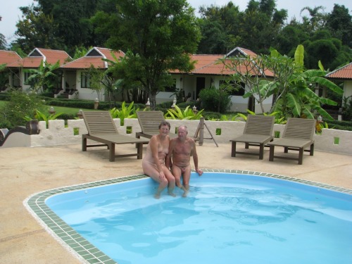 northnude: nudiarist:http://glennesblog.blogspot.com/2012/10/thailand-naturists.htmlenjoying the