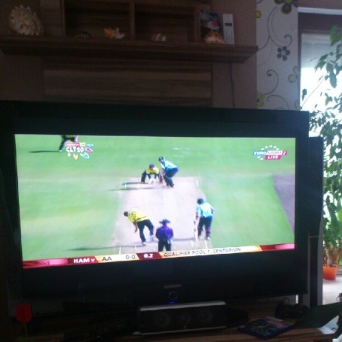 Go Auckland! (: #clt20 #crickett #twenty20 #auckland #hampshire #samsung #livingroom #mik #eurosport