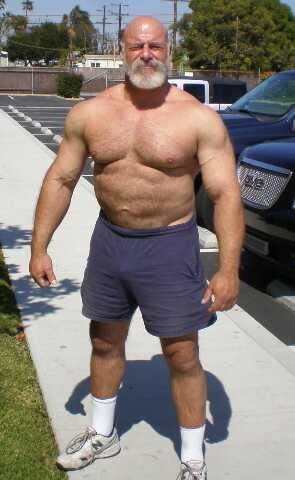 boners4beards:  http://boners4beards.tumblr.com/  Wow, Daddy!