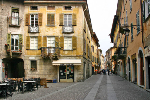 (via The Artery II, a photo from Sondrio, Lombardia | TrekEarth)Chiavenna, Lombardy, Italy