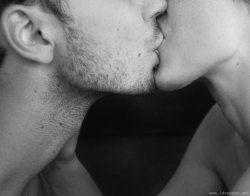 thewickedinnocent:  a kiss