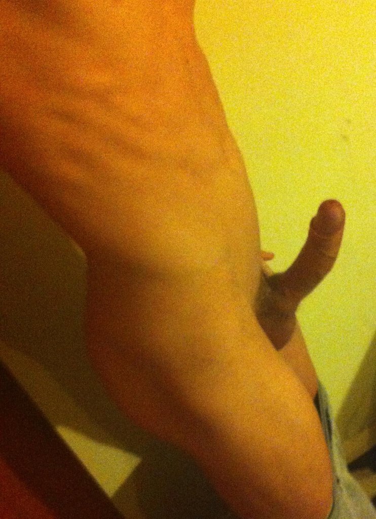 random-acts-of-hotness:  Hot anon submission! Beautiful uncut dick and Hot bod. Thanks
