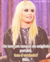 rockonglitter:  Demi fala sobre Simon. 
