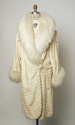 omgthatdress:  Coat late 1920s The Metropolitan