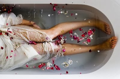 ive decided its time to do the standard bath portrait. there comes a time in every young photographers life when you know you need to address the clichés and add your own little sparkle into the mix ;p  please feel free to add any input you wish to