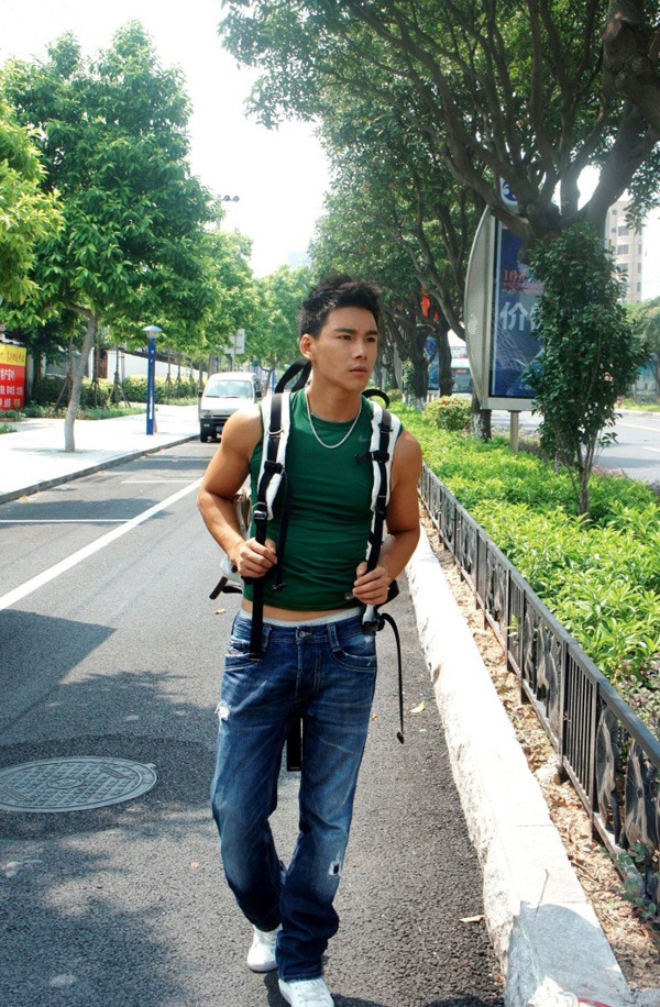 asiandragons:   Can I Give Him A Lift?  