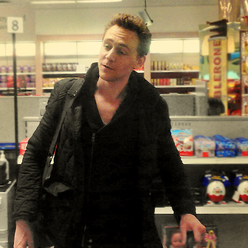 trick-or-tawmmm:  Tom’s shopping in Iceland aw yis [ x ]