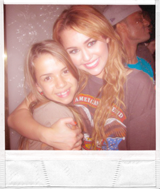 Sex mileycyrusa:  Miley with some fans  pictures