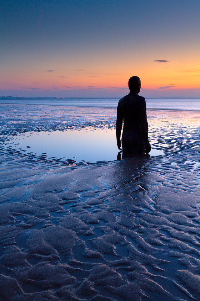 photojojo:  In the mid 200’s, Antony Gormley set cast iron sculptures in the