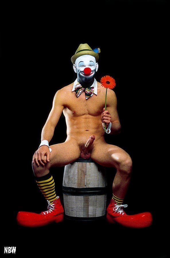 gay-erotic-art:  pantlessinpublic:  HAPPY HALLOWEEN! FOLLOW PANTLESSINPUBLIC FOR