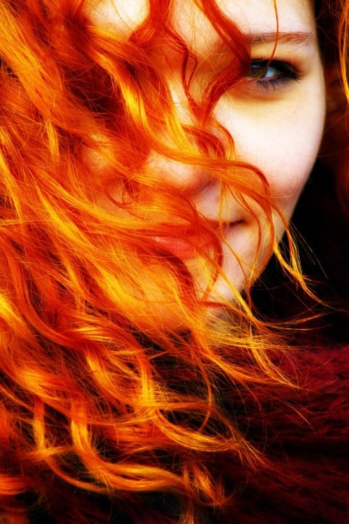 redheadcontrol:  Síguenos en Facebook! Carly