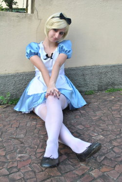 Keriboy:  Allaliceinwonderland:  Adorable Alice By ~Dysama  Alice. So Cute 