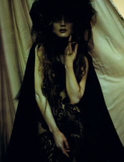 thedoppelganger:  Dreaming of Another WorldMagazine: Vogue Italia March 2011Photographer: Tim WalkerModel: Guinevere van Seenus 