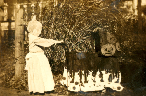 happy halloween (c. 1920s)