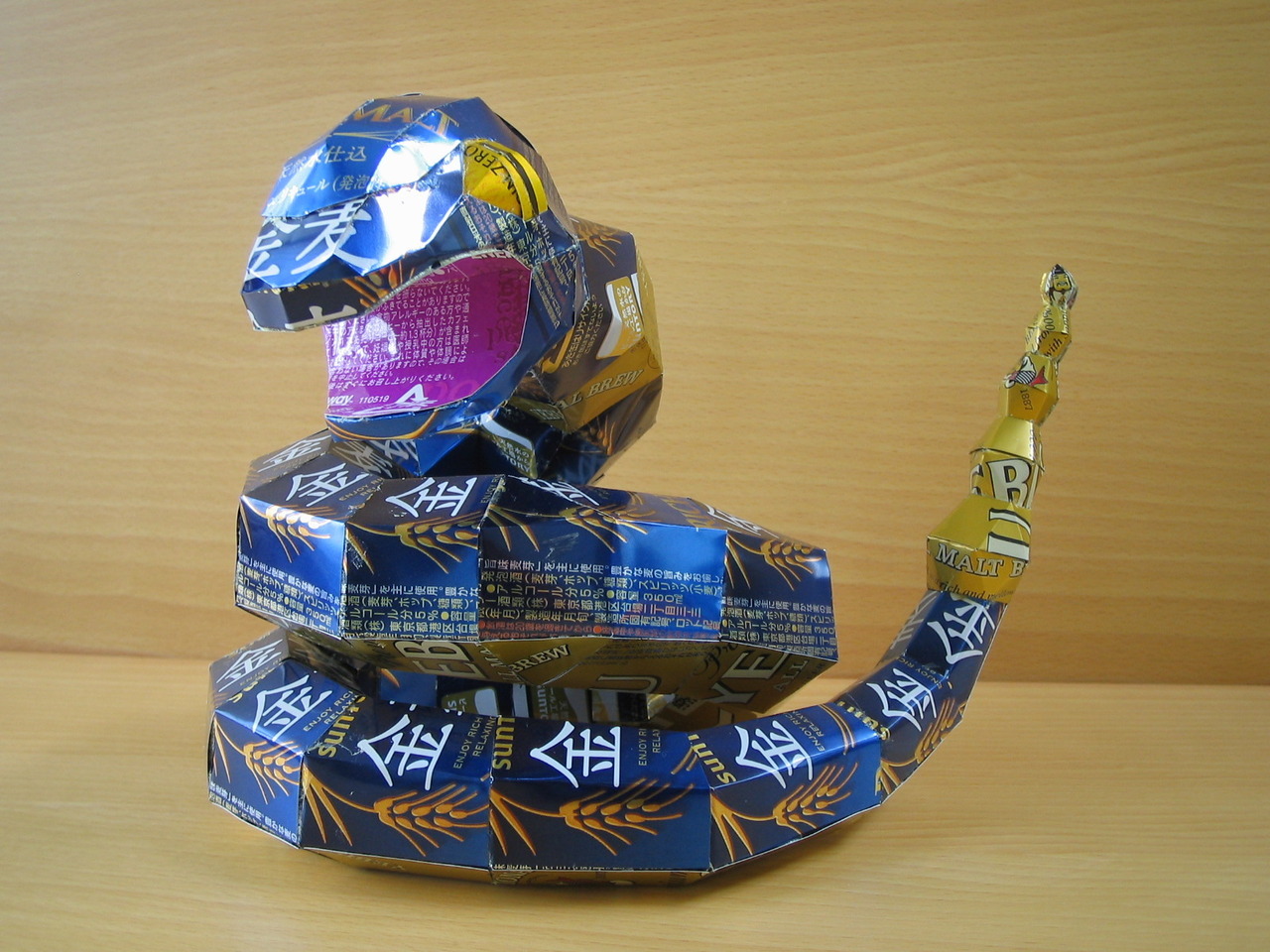 saveroomminibar:  Japanese Artist ‘Makaon’ Pokemon made from Aluminium Cans.