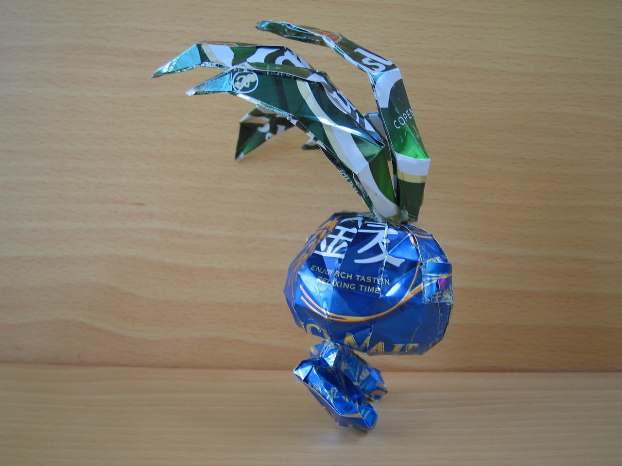 saveroomminibar:  Japanese Artist ‘Makaon’ Pokemon made from Aluminium Cans.